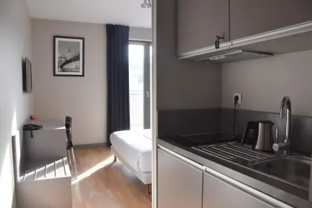 Résidence Lyon Dock Ouest / Chambre Confort 2 pers, Retraite urbaine à Lyon près du fleuve Saone - Photo 11