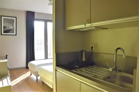 Résidence Lyon Dock Ouest / Chambre Confort 2 pers, Retraite urbaine à Lyon près du fleuve Saone - Photo 12