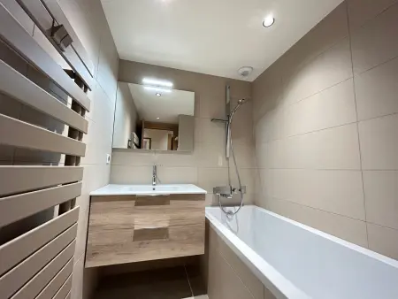 Luxueux Appartement au Centre des Gets avec Jardin, Proche Pistes, 3 Chambres, Wi-Fi, Parking - Photo 8