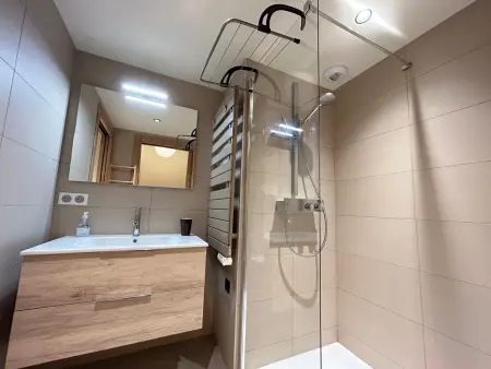 Luxueux Appartement au Centre des Gets avec Jardin, Proche Pistes, 3 Chambres, Wi-Fi, Parking - Photo 10
