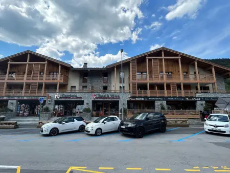 Luxueux Appartement au Centre des Gets avec Jardin, Proche Pistes, 3 Chambres, Wi-Fi, Parking - Photo 14