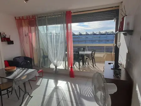 Studio cosy avec terrasse exposée sud-ouest, parking privé, à 2 min de la plage. - Photo 5