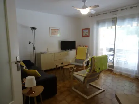 Appartement 2 pièces à Hyères : Port, grande terrasse 62m², proche plages, 4 pers., Wifi, commerces - Photo 2