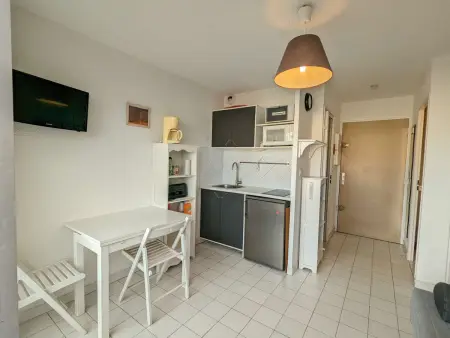 Appartement 4 couchages avec clim, terrasse, piscine et accès direct à la mer - Photo 6