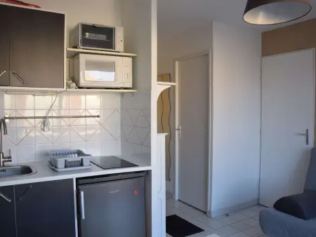 Appartement 4 couchages avec clim, terrasse, piscine et accès direct à la mer - Photo 9