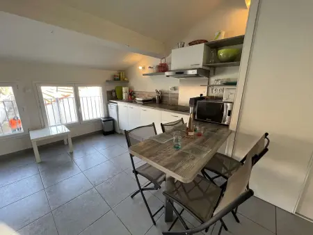 Studio Centre-Ville à 150m de la Plage, 4 Pers., Mezzanine, Cuisine Équipée, Proche Commerces - Photo 2