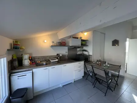 Studio Centre-Ville à 150m de la Plage, 4 Pers., Mezzanine, Cuisine Équipée, Proche Commerces - Photo 3