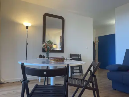 Appartement rénové avec clim, parking et terrasse à 500m du port - Photo 4