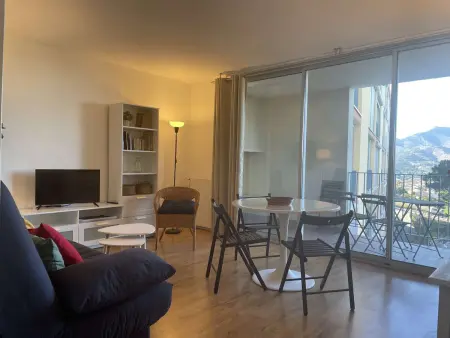 Appartement rénové avec clim, parking et terrasse à 500m du port - Photo 10
