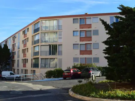 Appartement rénové avec clim, parking et terrasse à 500m du port - Photo 20