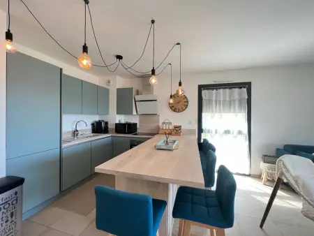 Appartement élégant à Propriano avec terrasse et vue mer, climatisé et parking privé - Photo 3