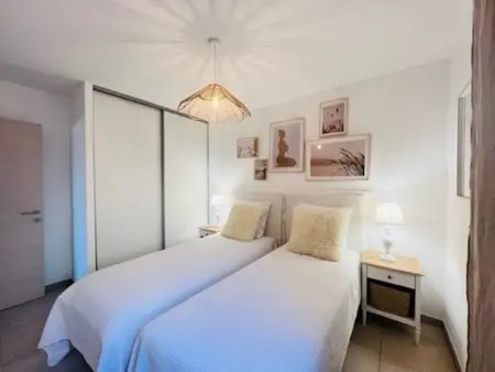 Appartement élégant à Propriano avec terrasse et vue mer, climatisé et parking privé - Photo 9