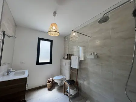 Appartement élégant à Propriano avec terrasse et vue mer, climatisé et parking privé - Photo 19