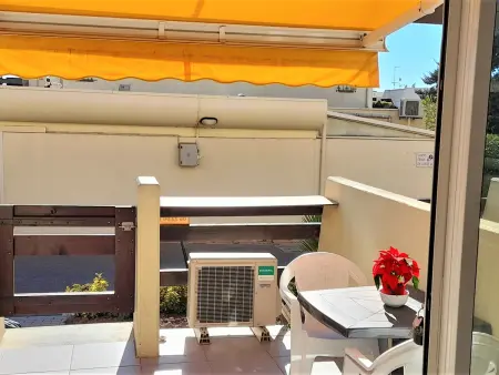 Studio climatisé en Rez-de-Chaussée avec Terrasse, Parking, et Wifi, à deux pas de la plage - Photo 1