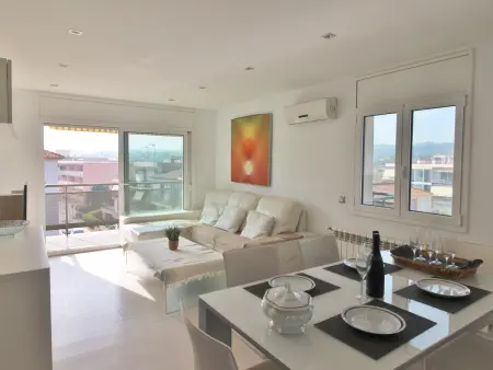 Appartement moderne à deux pas de la plage avec terrasse, climatisation, Wi-Fi et parking - Photo 1
