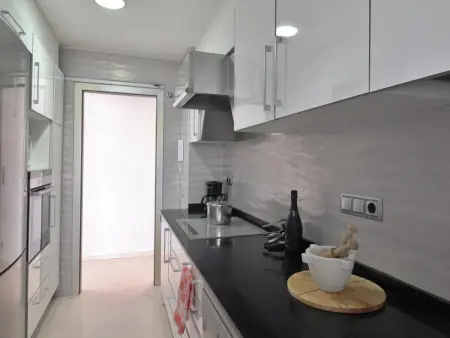 Appartement moderne à deux pas de la plage avec terrasse, climatisation, Wi-Fi et parking - Photo 9