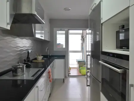 Appartement moderne à deux pas de la plage avec terrasse, climatisation, Wi-Fi et parking - Photo 10