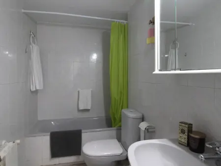 Appartement moderne à deux pas de la plage avec terrasse, climatisation, Wi-Fi et parking - Photo 12