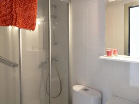 Appartement moderne à deux pas de la plage avec terrasse, climatisation, Wi-Fi et parking - Photo 14