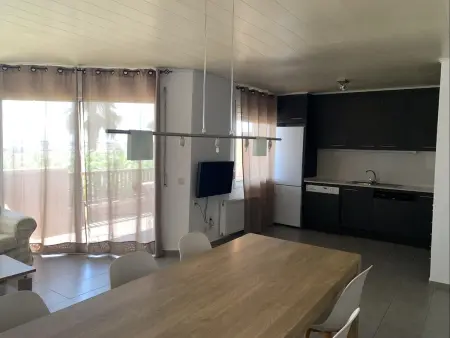Appartement bord de mer avec piscine, climatisation et parking à Torredembarra - Photo 2