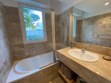 Appartement T2 en Front de Mer à Arcachon, Accès Direct Plage, Parking, Animaux Admis - Photo 5