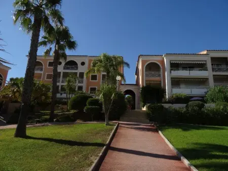 Charmant T2 à Giens avec grande terrasse, piscine et à proximité des plages - Photo 1