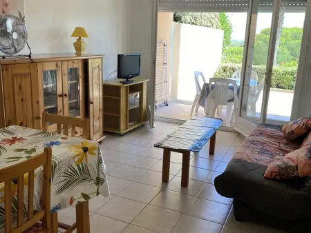 Charmant T2 à Giens avec grande terrasse, piscine et à proximité des plages - Photo 2