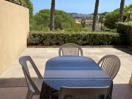 Charmant T2 à Giens avec grande terrasse, piscine et à proximité des plages - Photo 4