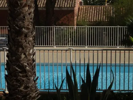 Charmant T2 à Giens avec grande terrasse, piscine et à proximité des plages - Photo 9