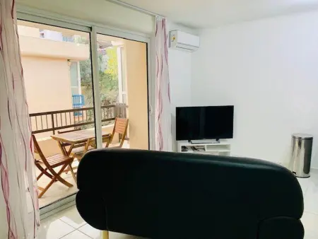 Appart T3 rénové avec climatisation, terrasse, wifi, ascenseur et parking à 2 min des thermes - Photo 9