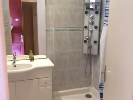 Appartement F3 avec balcon exposé sud, 2 chambres, proche commodités à Amélie-les-Bains - Photo 4