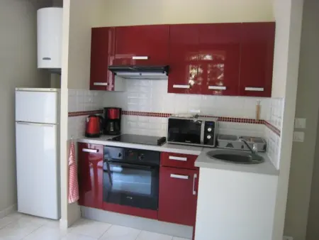 Charmant F2 avec balcon et parking, proche cure et centre-ville – Amélie-les-Bains - Photo 3