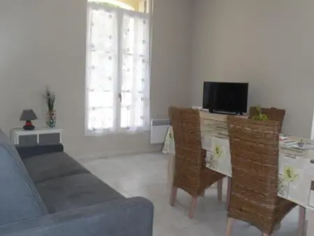 Charmant F2 avec balcon et parking, proche cure et centre-ville – Amélie-les-Bains - Photo 4