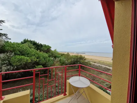 Bel appartement T2 avec balcon, WIFI et parking près de la plage - Photo 11