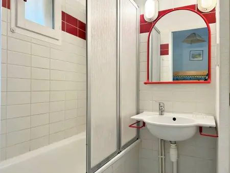 Studio cabine au Lavandou - 4 couchages, climatisé, balcon, piscine, parking inclus - Photo 6