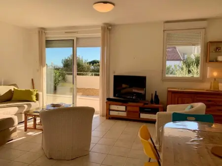 Confort à Mèze : Appartement climatisé avec terrasse et jardin - Photo 6