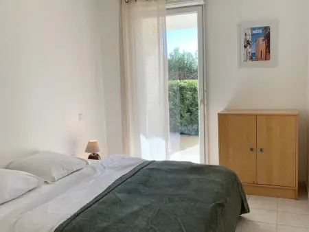 Confort à Mèze : Appartement climatisé avec terrasse et jardin - Photo 8