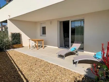 Confort à Mèze : Appartement climatisé avec terrasse et jardin - Photo 10