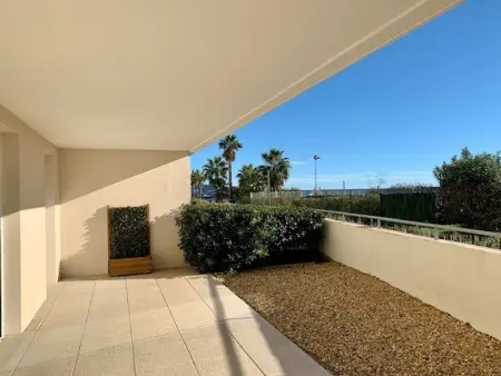 Confort à Mèze : Appartement climatisé avec terrasse et jardin - Photo 11