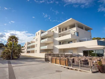 Confort à Mèze : Appartement climatisé avec terrasse et jardin - Photo 12