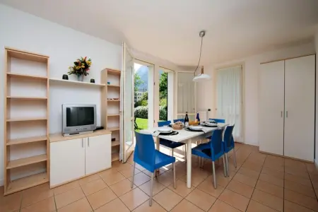 Residence Porto Letizia Porlezza - 6  Village Trilocale 6 pax Deluxe VGB6D 8229/8230, Appartement avec vue sur le lac à Porlezza avec balcon - Photo 4