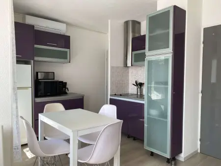 Charmant T2 au cœur du village avec garage, balcon ensoleillé et wifi à Balaruc-les-Bains. - Photo 1