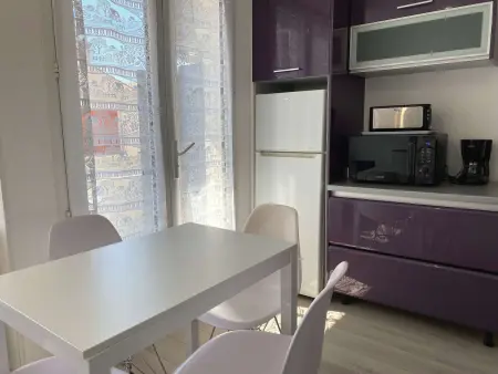 Charmant T2 au cœur du village avec garage, balcon ensoleillé et wifi à Balaruc-les-Bains. - Photo 3