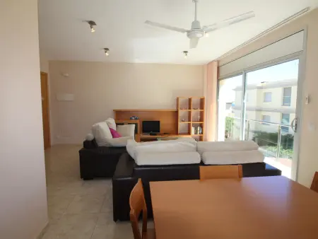 Appartement neuf avec piscine, jardin, à 400 m de la plage et près des commerces, idéal pour familles. - Photo 2