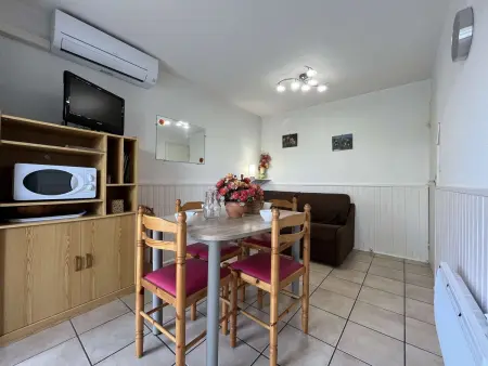 Studio Cabine Climatisé avec Terrasse et Piscine sur le Port de Gruissan, Proche Plage - 4 Couchages - Photo 2
