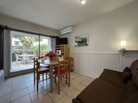Studio Cabine Climatisé avec Terrasse et Piscine sur le Port de Gruissan, Proche Plage - 4 Couchages - Photo 5