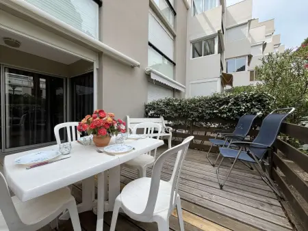 Studio Cabine Climatisé avec Terrasse et Piscine sur le Port de Gruissan, Proche Plage - 4 Couchages - Photo 8