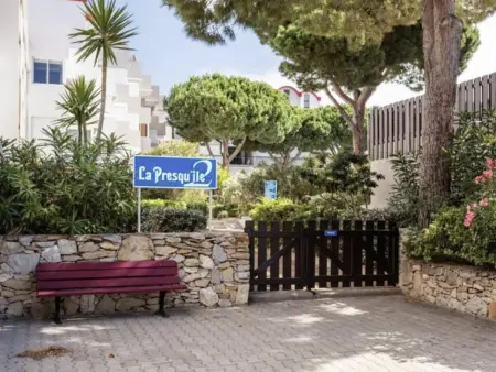 Studio Cabine Climatisé avec Terrasse et Piscine sur le Port de Gruissan, Proche Plage - 4 Couchages - Photo 11