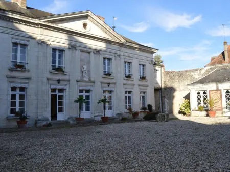 Château Directoire avec Piscine Privée et Jardin - Photo 1