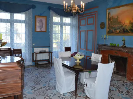 Château Directoire avec Piscine Privée et Jardin - Photo 4